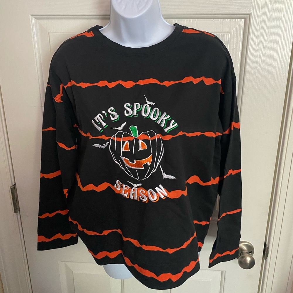 SPOOKY  SEASON Womens Sweatshirt Jrs medium M Black Sweatshirt Halloween NWT
